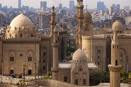 Reuters: Egypt in talks with energy majors for multi-year LNG supply deal